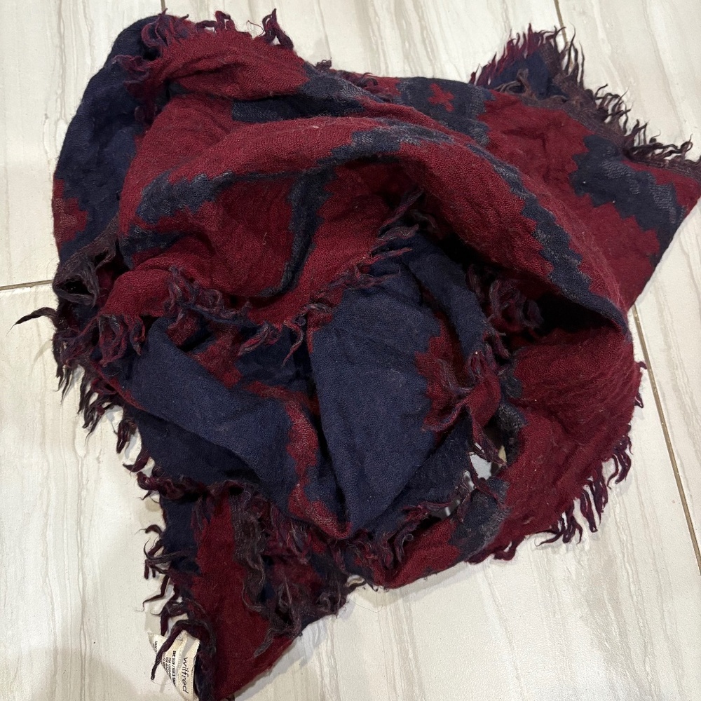 Aritzia Wilfred triangle scarf